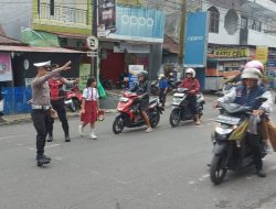 Personel Polres Tana Toraja Laksanakan Pengaturan Pagi Guna Pelayanan Kepada Masyarakat