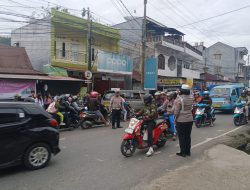 Polres Tana Toraja Lakukan Pengaturan Lalu Lintas Pagi Hari, Berikan Rasa Aman dan Nyaman!