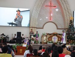 Kapolres Tana Toraja Pantau Pengamanan Gereja, Pastikan Natal 2025 Aman  Aman dan