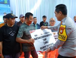 Kapolda Sulsel Hadiri Penyerahan Alat dan Mesin Pertanian di Maros