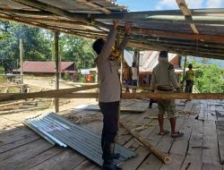 Bhabinkamtibmas Bonggakaradeng Bangun Kebersamaan Lewat Gotong Royong Bersama Warga