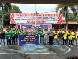 Perkuat Kamtibmas, Kapolres Tana Toraja Pimpin Apel Ojol dan Sematkan Pin Polantas Mappatabe