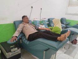 Polri Untuk Masyarakat : Bhabinkamtibmas Polsek Makale Donorkan Darah Bantu Pasien