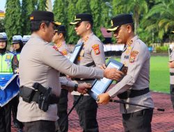 Penyerahan Penghargaan Pelaksanaan Operasi Ketupat 2026, Kapolda Sulsel Apresiasi Kinerja Polres Jajaran