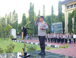 Kapolda Sulsel Pimpin Apel Gabungan dan Berikan Penghargaan kepada Personel Berprestasi
